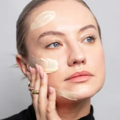 Αντίποδες Antipodes Aura Manuka Honey Mask 5 Αντίποδες Antipodes Aura Manuka Honey Mask -Nue Boutique antipodes aura manuka honey mask masque visage purifiant et apaisant au miel 2