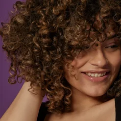 Bumble And Bumble Bb. Curl Custom Conditioner -Nue Boutique bumble and bumble bb curl custom conditioner apres shampoing hydratant pour cheveux boucles et frise 2