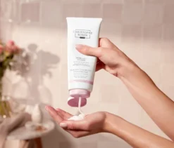 Christophe Robin Delicate Volumizing Conditioner With Rose Extracts -Nue Boutique christophe robin delicate volumizing conditioner with rose extracts apres shampoing volumisant pour cheveux fins 3