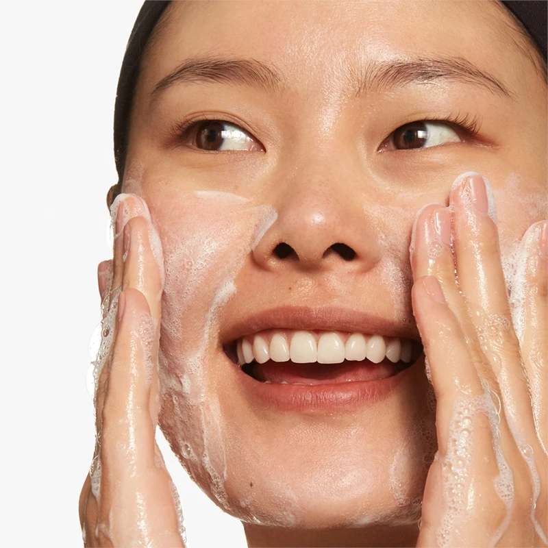 Clinique All About Clean 2-in-1 Cleansing + Exfoliating Jelly 3 Clinique All About Clean 2-in-1 Cleansing + Exfoliating Jelly – Image 3