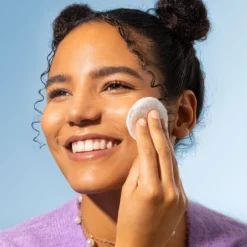 Sand & Sky The Essentials Marshmallow Toner 10 Sand & Sky The Essentials Marshmallow Toner -Nue Boutique sand sky the essentials marshmallow toner lotion tonique exfoliante douce pour restaurer la surface de la peau 4