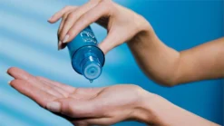 Uriage Eau Thermale Glow Up Water Essence -Nue Boutique uriage eau thermale glow up water essence lotion hydratante visage 2